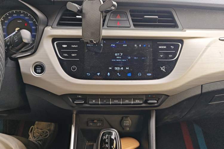 Used Geely Auto Vision X3 2020 1.5L CVT Luxury Model Audio And AC Panel