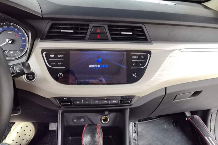 Used Geely Auto Vision X3 2020 1.5L CVT Luxury Model Audio And AC Panel