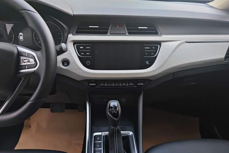 Used Geely Auto Vision X3 2020 1.5L CVT Luxury Model Audio And AC Panel