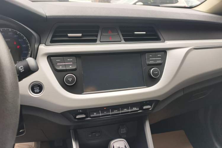 Used Geely Auto Vision X3 2020 1.5L CVT Elite Edition Audio And AC Panel