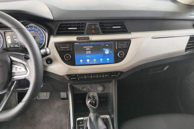 Used Geely Auto Vision X3 2020 1.5L CVT Elite Edition Audio And AC Panel