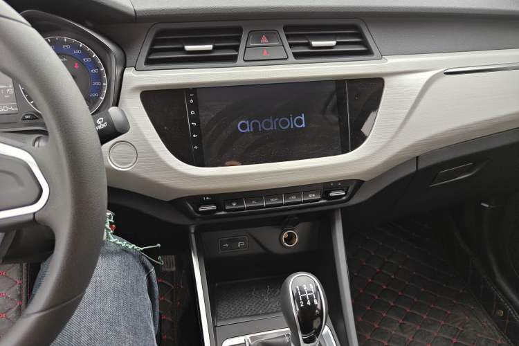 Used Geely Auto Vision X3 2020 1.5L Manual Happiness Edition Audio And AC Panel