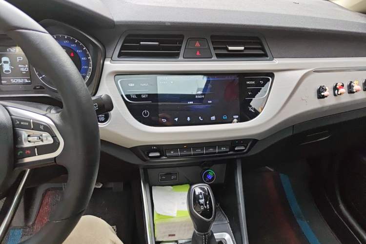 Used Geely Auto Vision X3 2020 1.5L CVT Luxury Model Audio And AC Panel