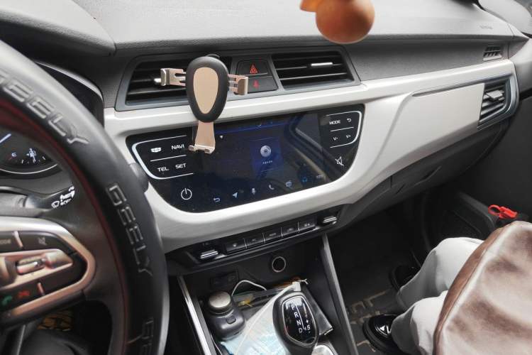 Used Geely Auto Vision X3 2020 1.5L CVT Luxury Model Audio And AC Panel