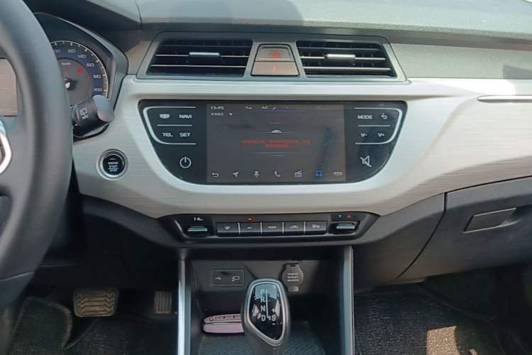 Used Geely Auto Vision X3 2020 1.5L CVT Luxury Model Audio And AC Panel