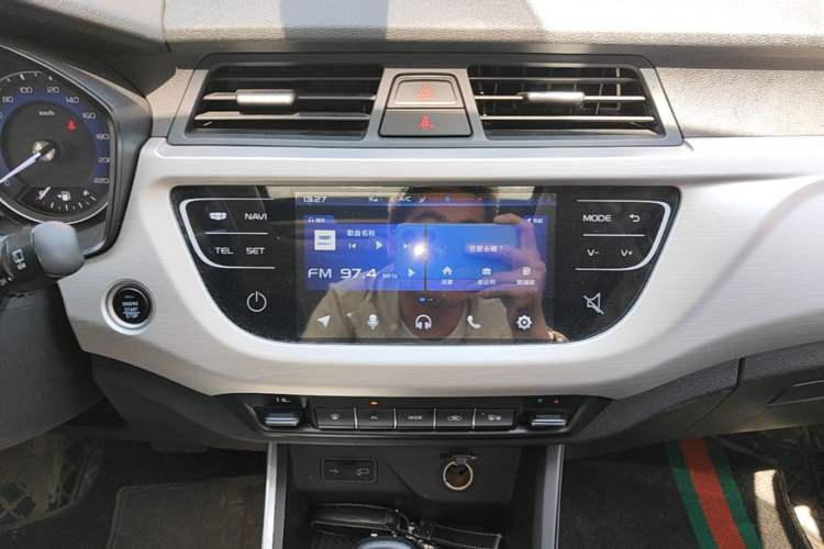 Used Geely Auto Vision X3 2020 1.5L CVT Luxury Model Audio And AC Panel