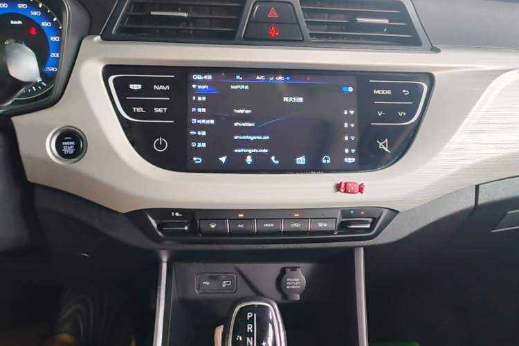 Used Geely Auto Vision X3 2020 1.5L CVT Luxury Model Audio And AC Panel