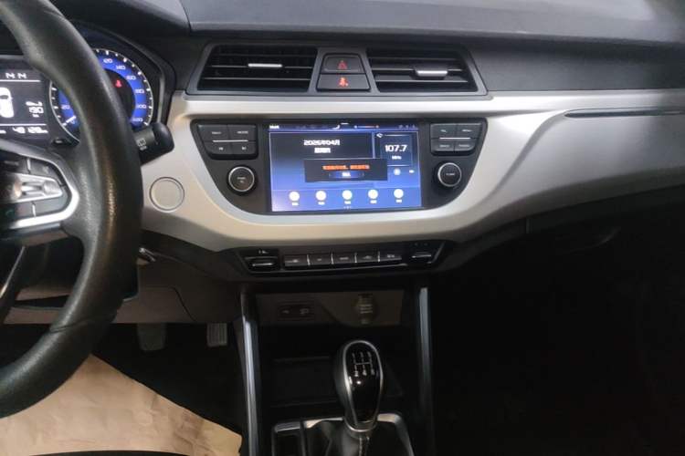 Used Geely Auto Vision X3 2020 1.5L Manual Elite Edition Audio And AC Panel