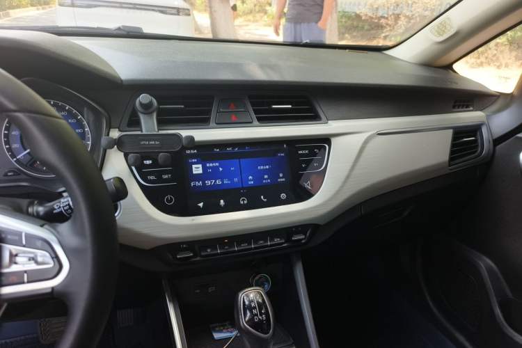 Used Geely Auto Vision X3 2020 1.5L CVT Luxury Model Audio And AC Panel