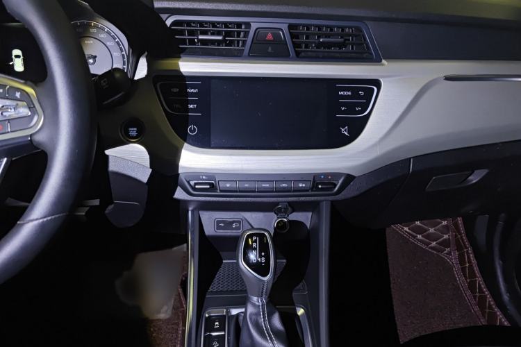 Used Geely Auto Vision X3 2020 1.5L CVT Luxury Model Audio And AC Panel