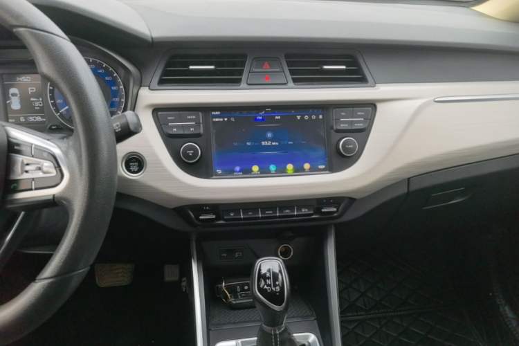 Used Geely Auto Vision X3 2020 1.5L CVT Elite Edition Audio And AC Panel