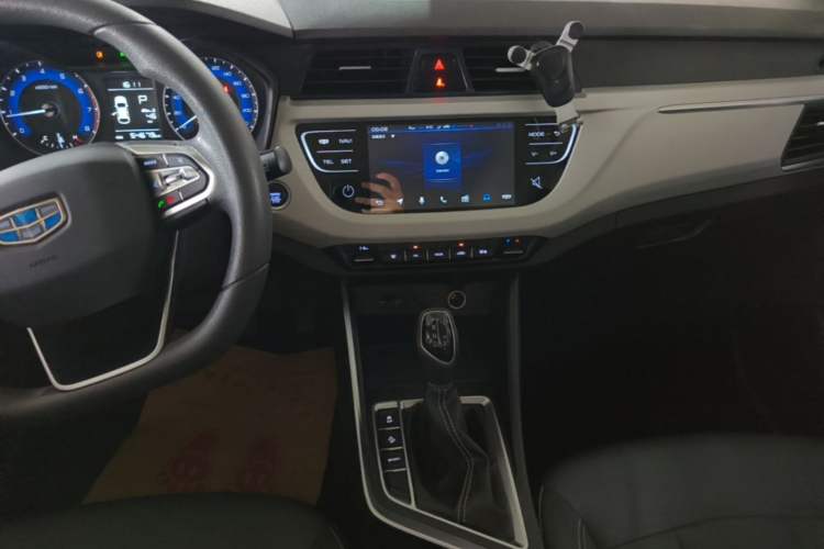 Used Geely Auto Vision X3 2020 1.5L CVT Elite Edition Audio And AC Panel