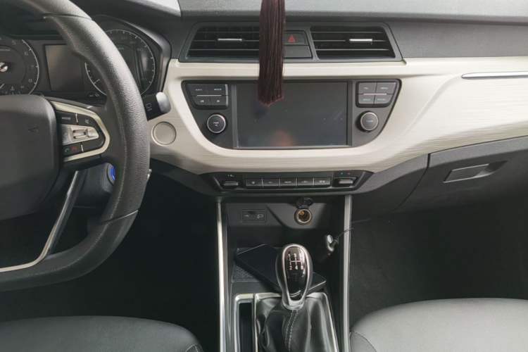 Used Geely Auto Vision X3 2020 1.5L Manual Elite Edition Audio And AC Panel