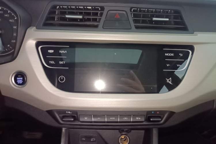 Used Geely Auto Vision X3 2020 1.5L CVT Luxury Model Audio And AC Panel