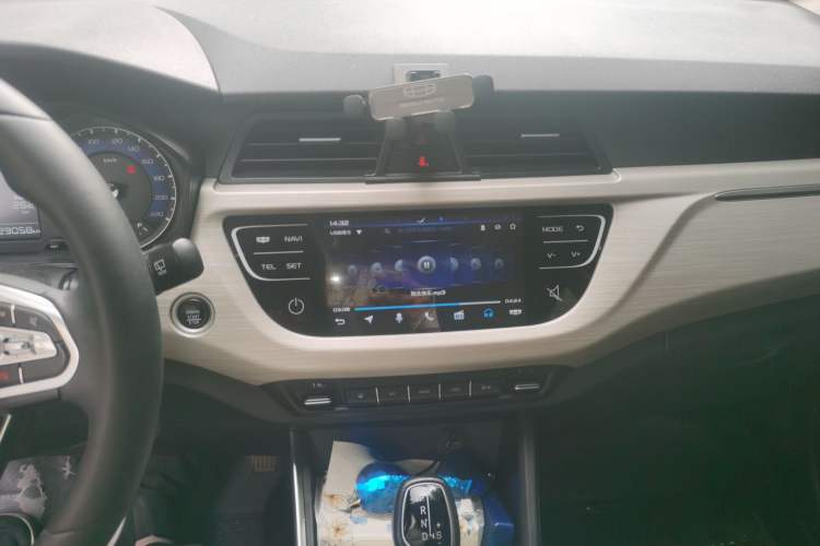 Used Geely Auto Vision X3 2020 1.5L CVT Luxury Model Audio And AC Panel