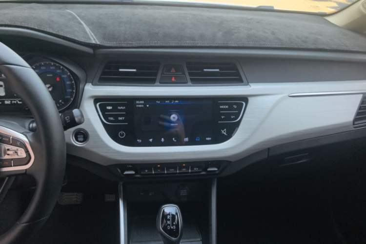Used Geely Auto Vision X3 2020 1.5L CVT Luxury Model Audio And AC Panel