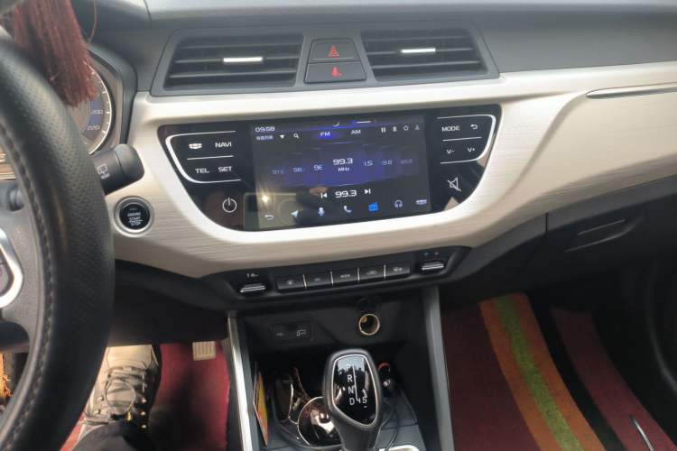 Used Geely Auto Vision X3 2020 1.5L CVT Elite Edition Audio And AC Panel