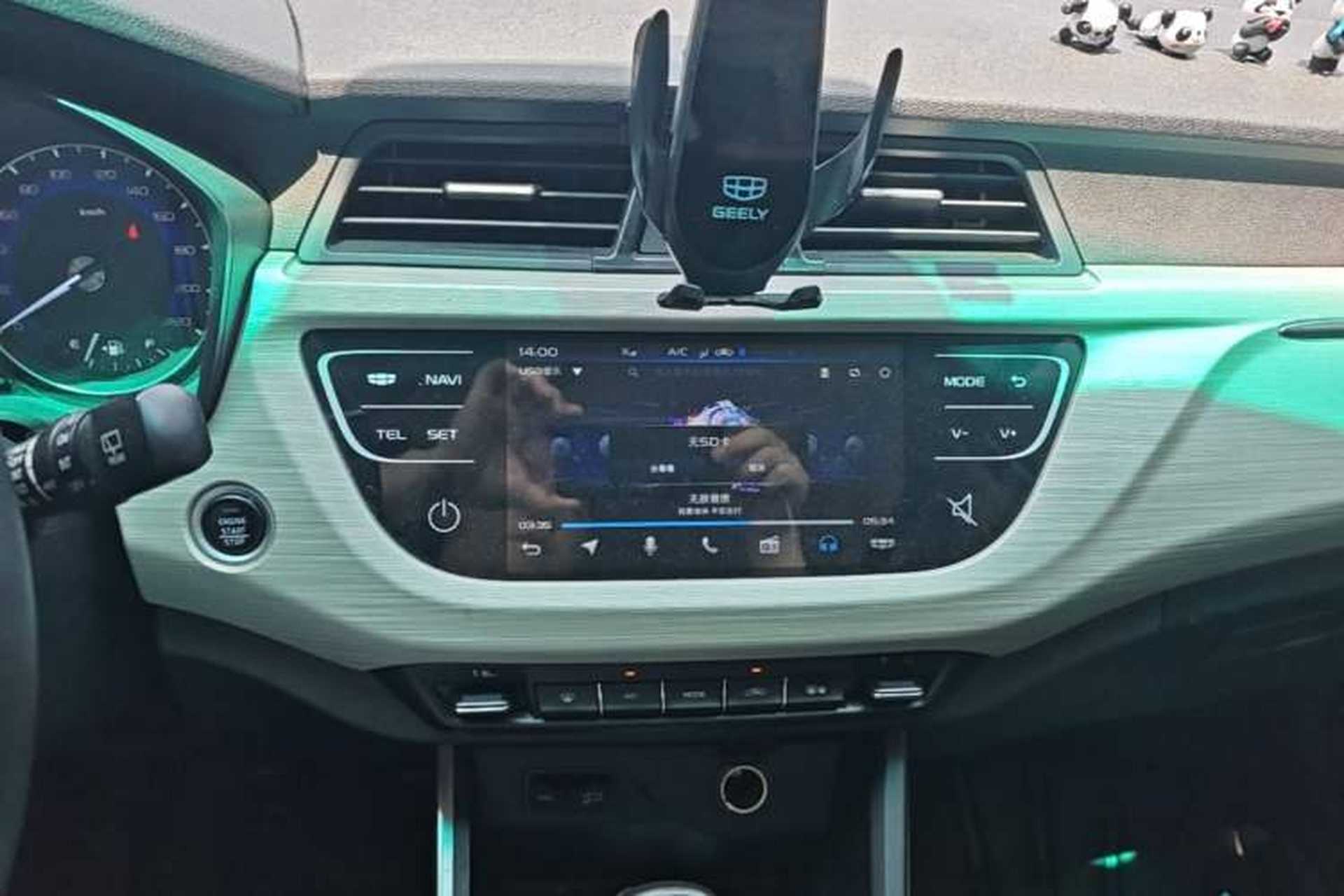 Used Geely Auto Vision X3 2020 1.5L CVT Luxury Model Audio And AC Panel