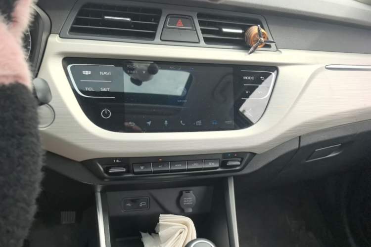 Used Geely Auto Vision X3 2020 1.5L Manual Luxury Edition Audio And AC Panel