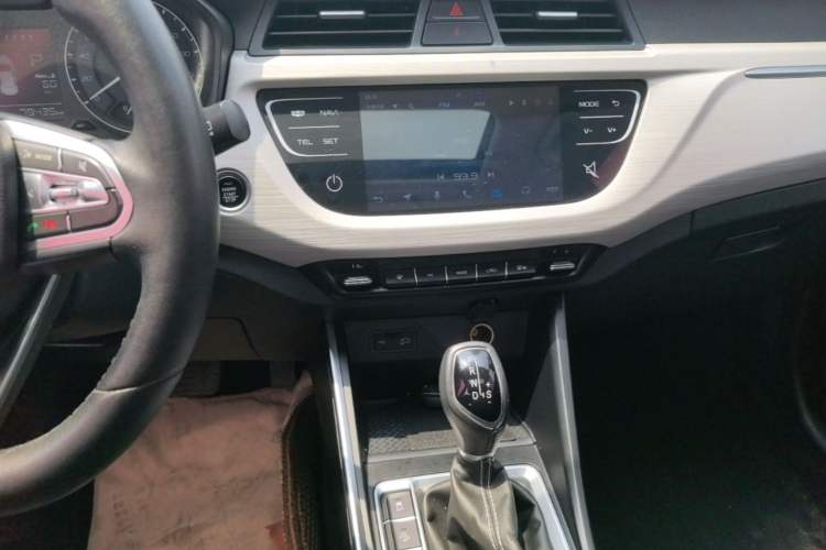 Used Geely Auto Vision X3 2020 1.5L CVT Luxury Model Audio And AC Panel