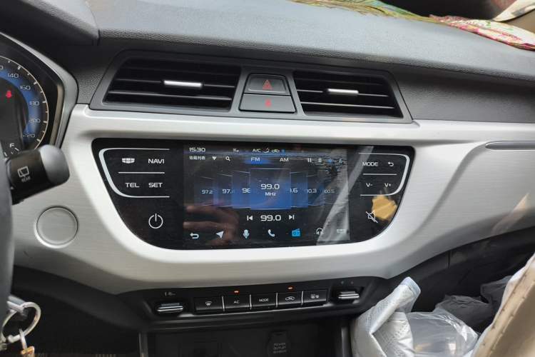 Used Geely Auto Vision X3 2020 1.5L Manual Luxury Edition Audio And AC Panel