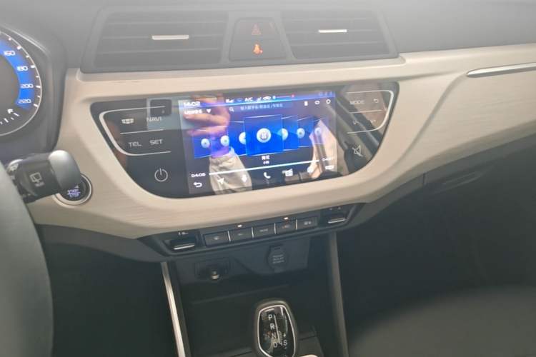 Used Geely Auto Vision X3 2020 1.5L CVT Luxury Model Audio And AC Panel