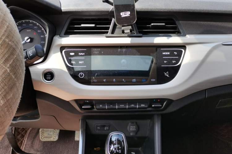 Used Geely Auto Vision X3 2020 1.5L CVT Luxury Model Audio And AC Panel