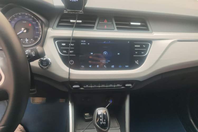 Used Geely Auto Vision X3 2020 1.5L CVT Luxury Model Audio And AC Panel
