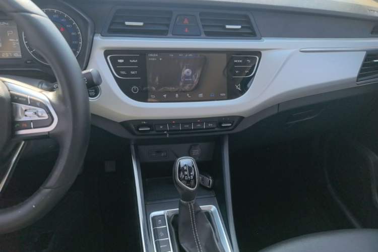 Used Geely Auto Vision X3 2020 1.5L CVT Luxury Model Audio And AC Panel