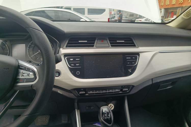 Used Geely Auto Vision X3 2020 1.5L CVT Elite Edition Audio And AC Panel