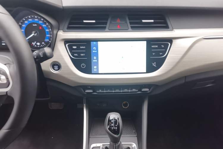 Used Geely Auto Vision X3 2020 1.5L CVT Luxury Model Audio And AC Panel
