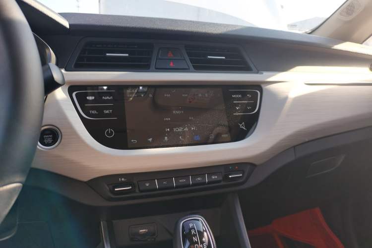 Used Geely Auto Vision X3 2020 1.5L CVT Luxury Model Audio And AC Panel