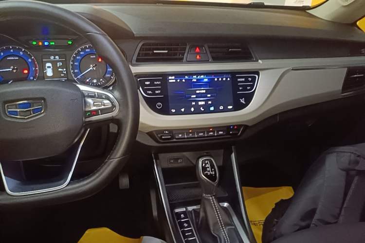 Used Geely Auto Vision X3 2020 1.5L CVT Luxury Model Audio And AC Panel