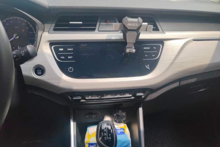 Used Geely Auto Vision X3 2020 1.5L CVT Luxury Model Audio And AC Panel