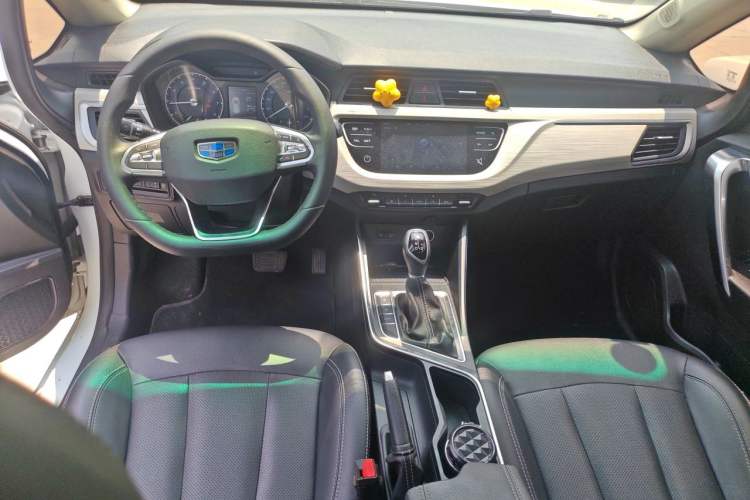 Used Geely Auto Vision X3 2020 1.5L CVT Luxury Model Center Console