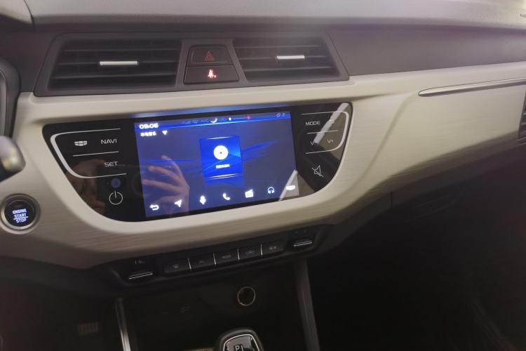 Used Geely Auto Vision X3 2020 1.5L CVT Luxury Model Center Console
