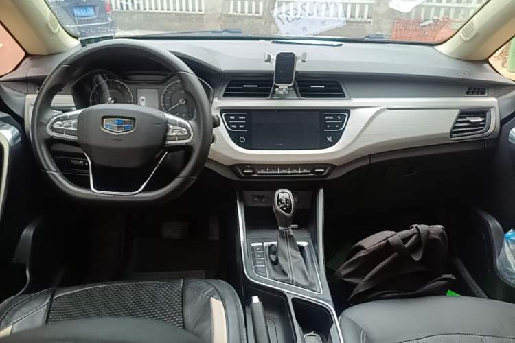 Used Geely Auto Vision X3 2020 1.5L CVT Luxury Model Center Console