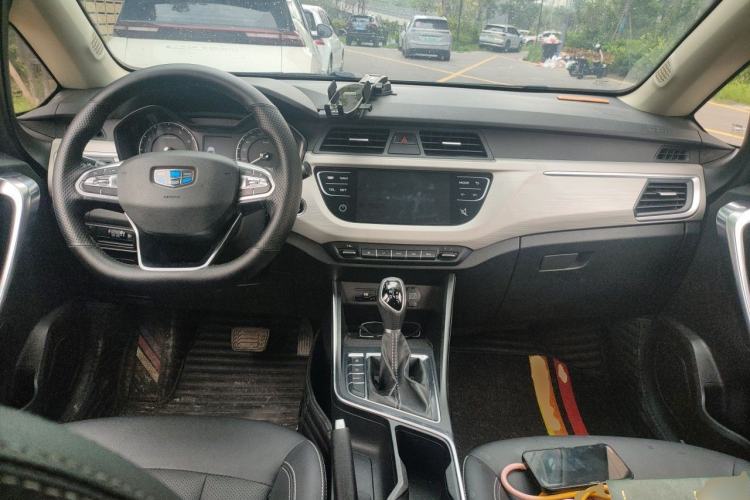 Used Geely Auto Vision X3 2020 1.5L CVT Luxury Model Center Console
