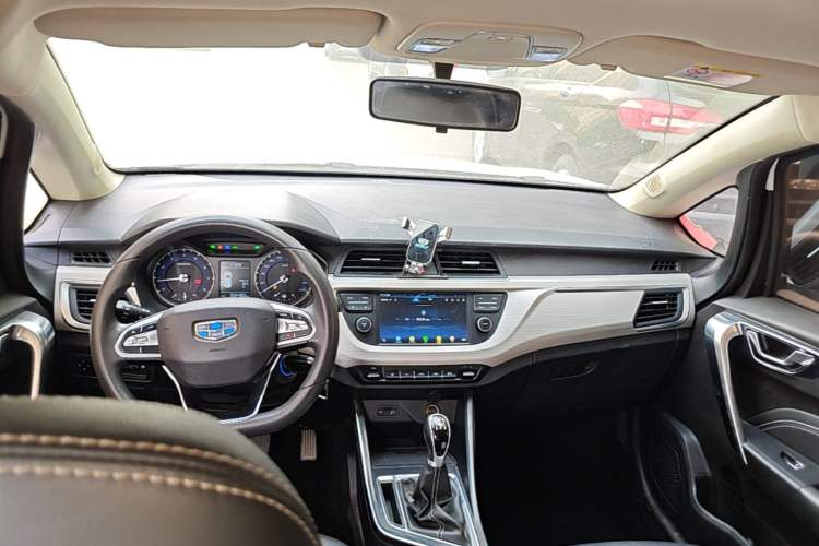 Used Geely Auto Vision X3 2020 1.5L Manual Elite Edition Center Console
