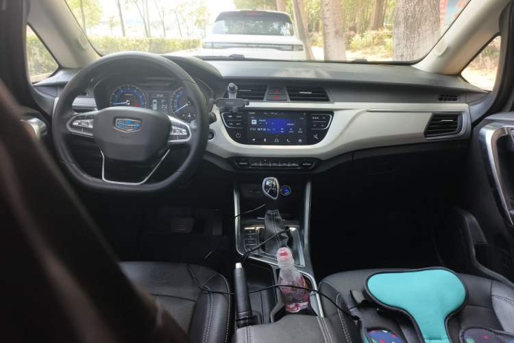 Used Geely Auto Vision X3 2020 1.5L CVT Luxury Model Center Console
