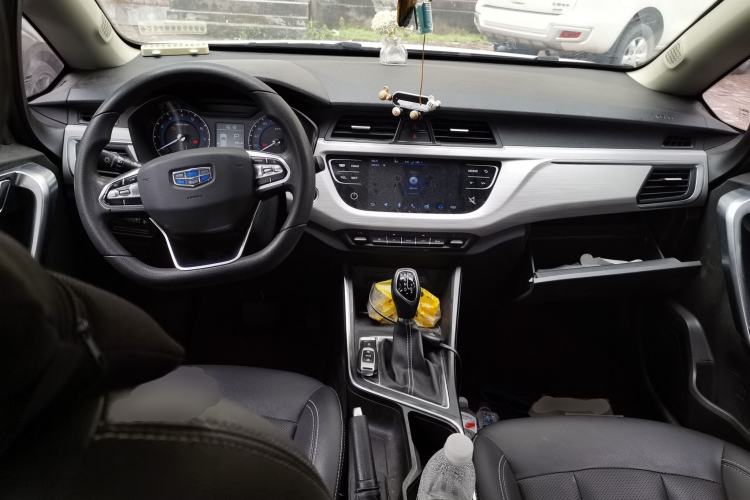 Used Geely Auto Vision X3 2020 1.5L CVT Elite Edition Center Console