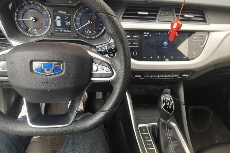 Used Geely Auto Vision X3 2020 1.5L CVT Elite Edition Center Console