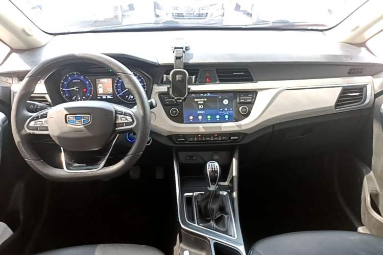 Used Geely Auto Vision X3 2020 1.5L Manual Elite Edition Center Console