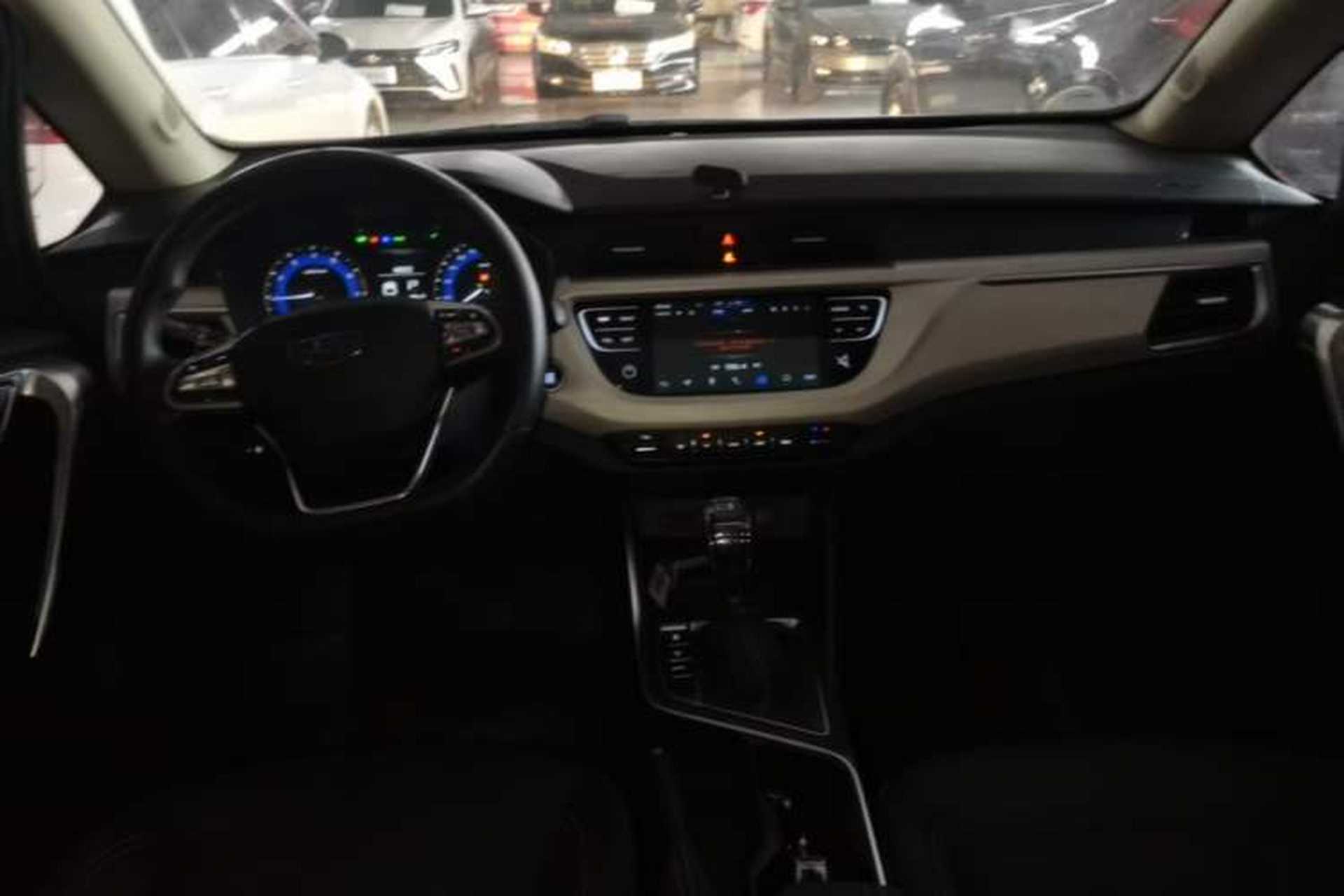 Used Geely Auto Vision X3 2020 1.5L CVT Luxury Model Center Console