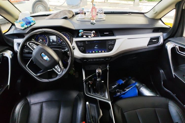 Used Geely Auto Vision X3 2020 1.5L Manual Elite Edition Center Console
