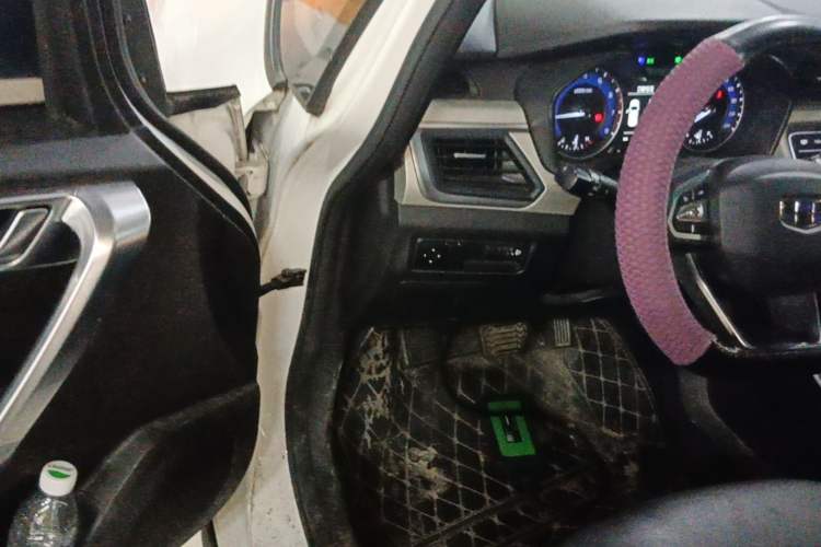 Used Geely Auto Vision X3 2020 1.5L CVT Luxury Model Driver Seat