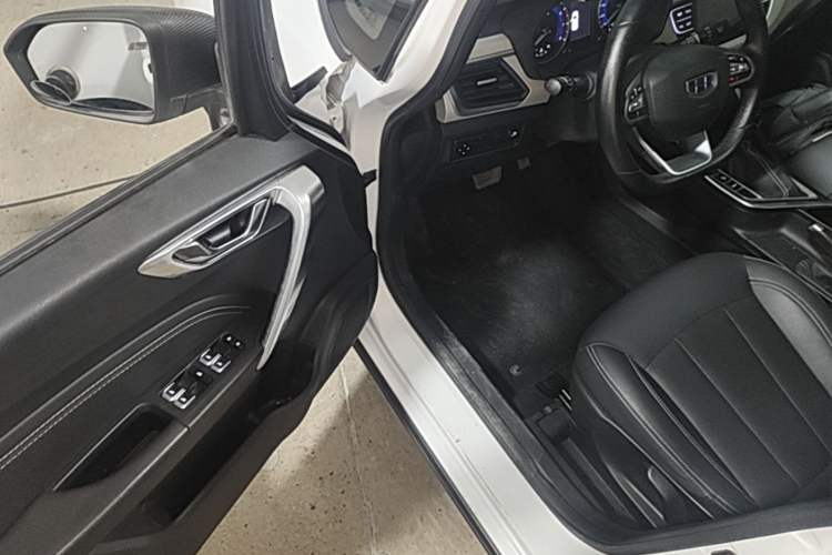 Used Geely Auto Vision X3 2020 1.5L CVT Luxury Model Driver Seat