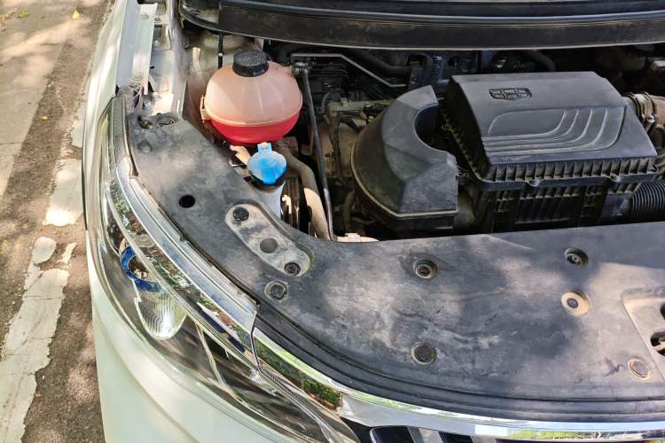 Used Geely Auto Vision X3 2020 1.5L Manual Elite Edition Engine Bay Right