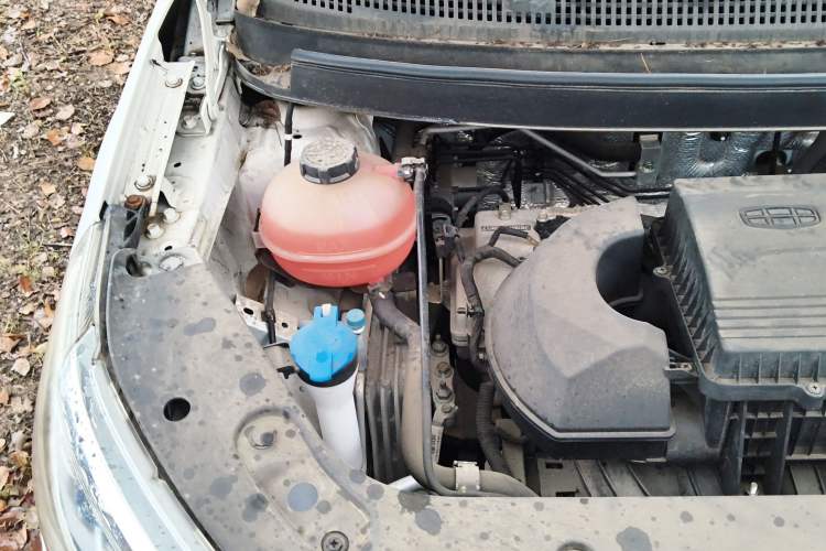 Used Geely Auto Vision X3 2020 1.5L Manual Elite Edition Engine Bay Right