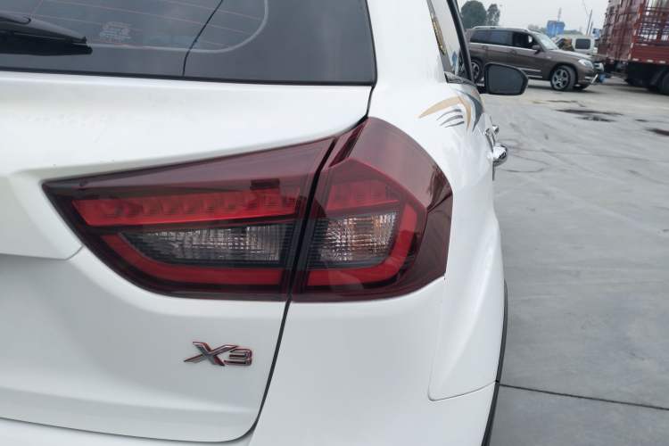 Used Geely Auto Vision X3 2020 1.5L Manual Elite Edition Exterior 3